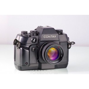 Contax AX + Carl Zeiss Planarr 1.4/50mm